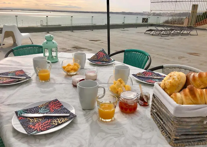 Charming In Alfama With River View! 리스본