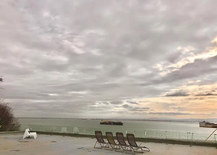 Charming In Alfama With River View! 아파트