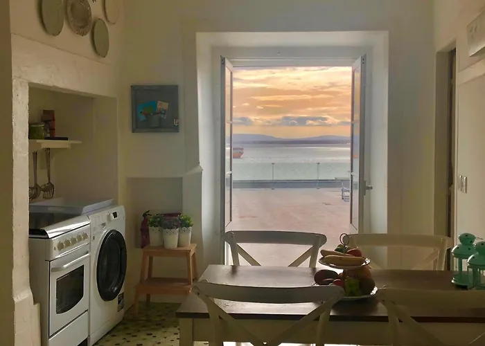 아파트 Charming In Alfama With River View!