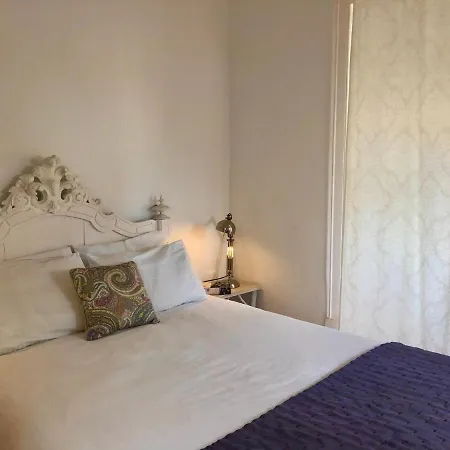 Charming In Alfama With River View! 아파트