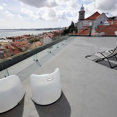 Charming In Alfama With River View! 아파트