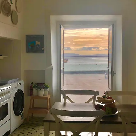 아파트 Charming In Alfama With River View!